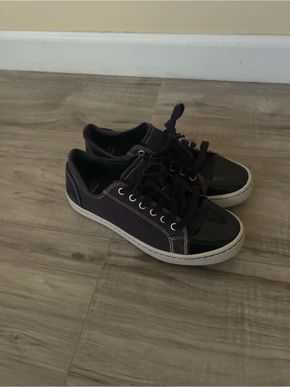 Clarks Womens Dark Purple and Black Low-Top Sneakers
